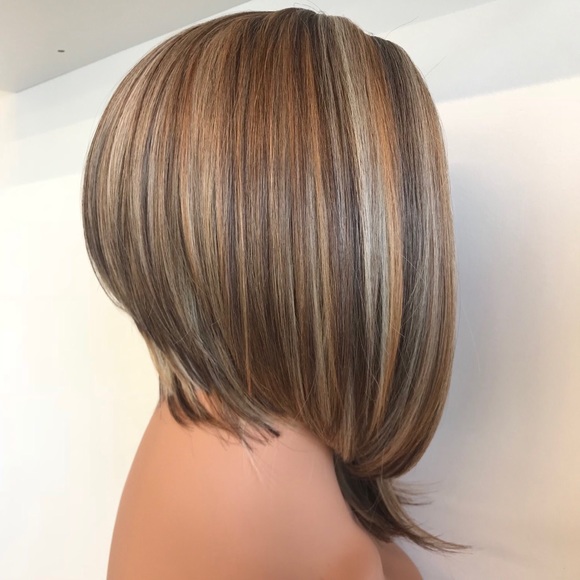 Abbey | 10" Short Bob Mix Blonde Side Part Wig - Picture 3 of 7